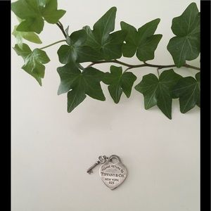 Return to Tiffany pendant charm